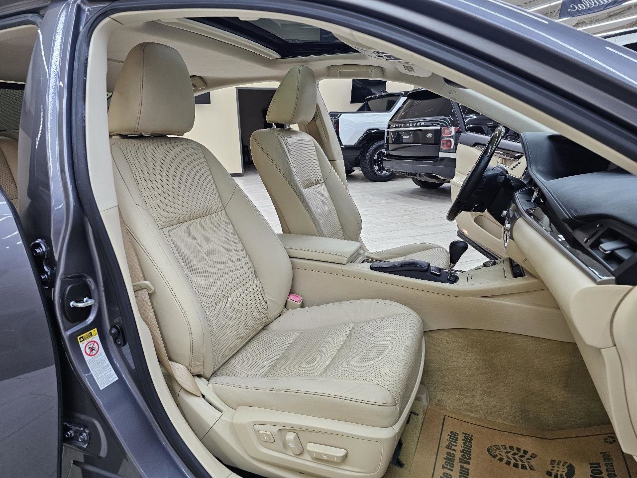 Used 2014 Lexus ES 350 w/ Luxury Package FWD image 19