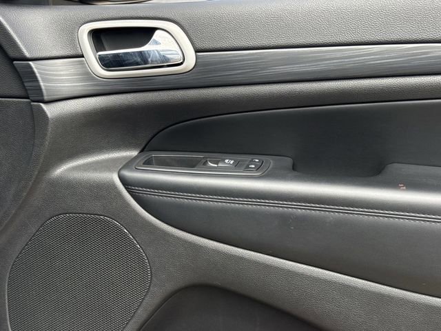 Used 2020 Jeep Grand Cherokee Altitude RWD image 27