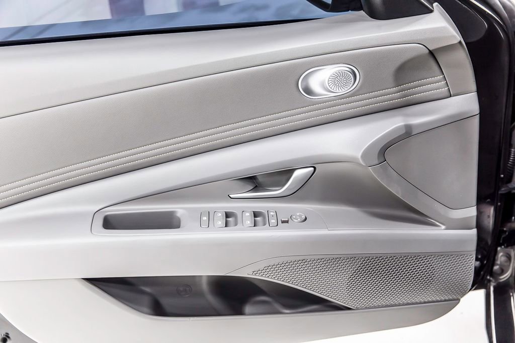 Used 2025 Hyundai Elantra SEL FWD image 22