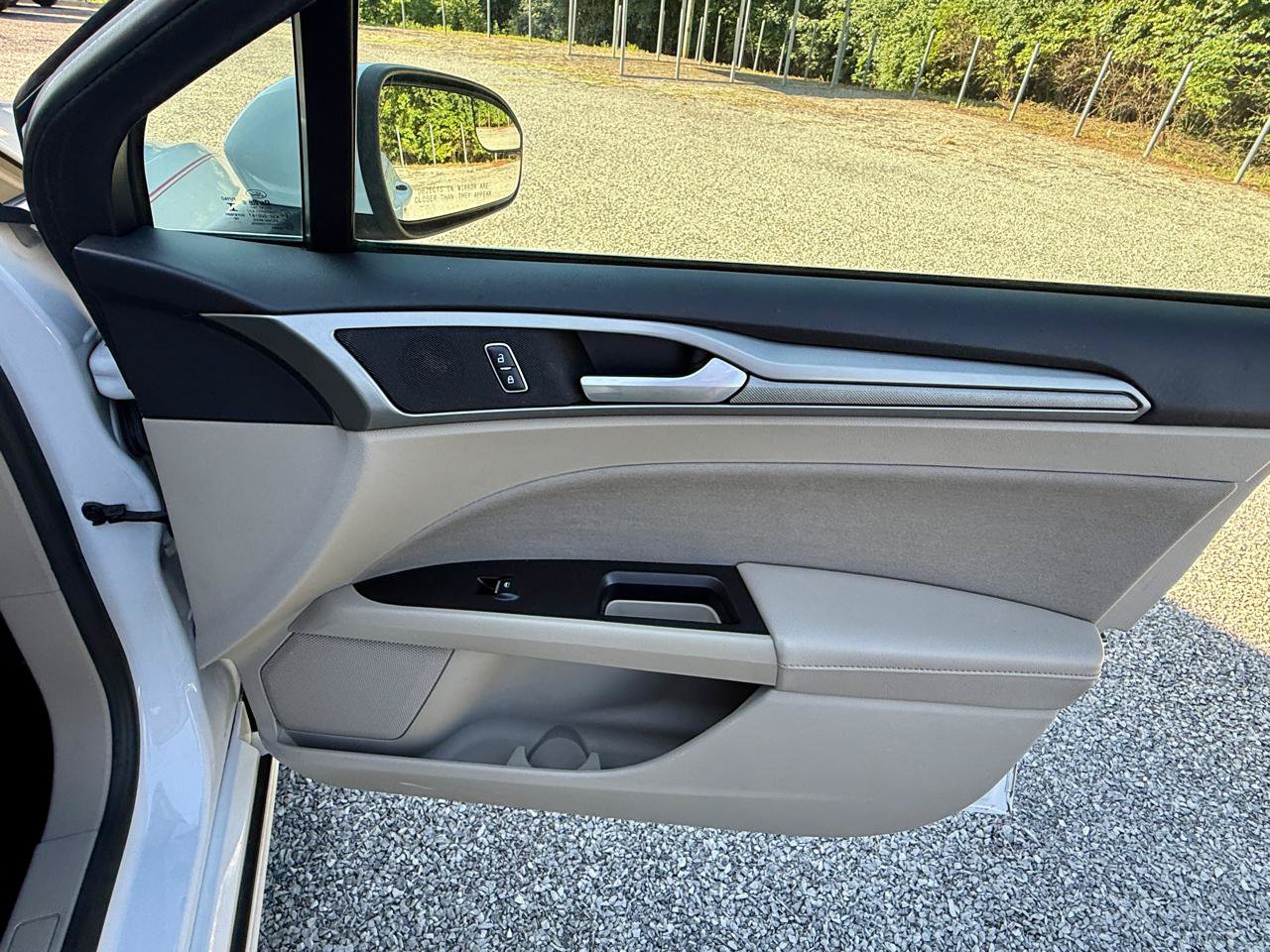 Used 2017 Ford Fusion SE w/ Fusion SE Technology Package FWD image 28