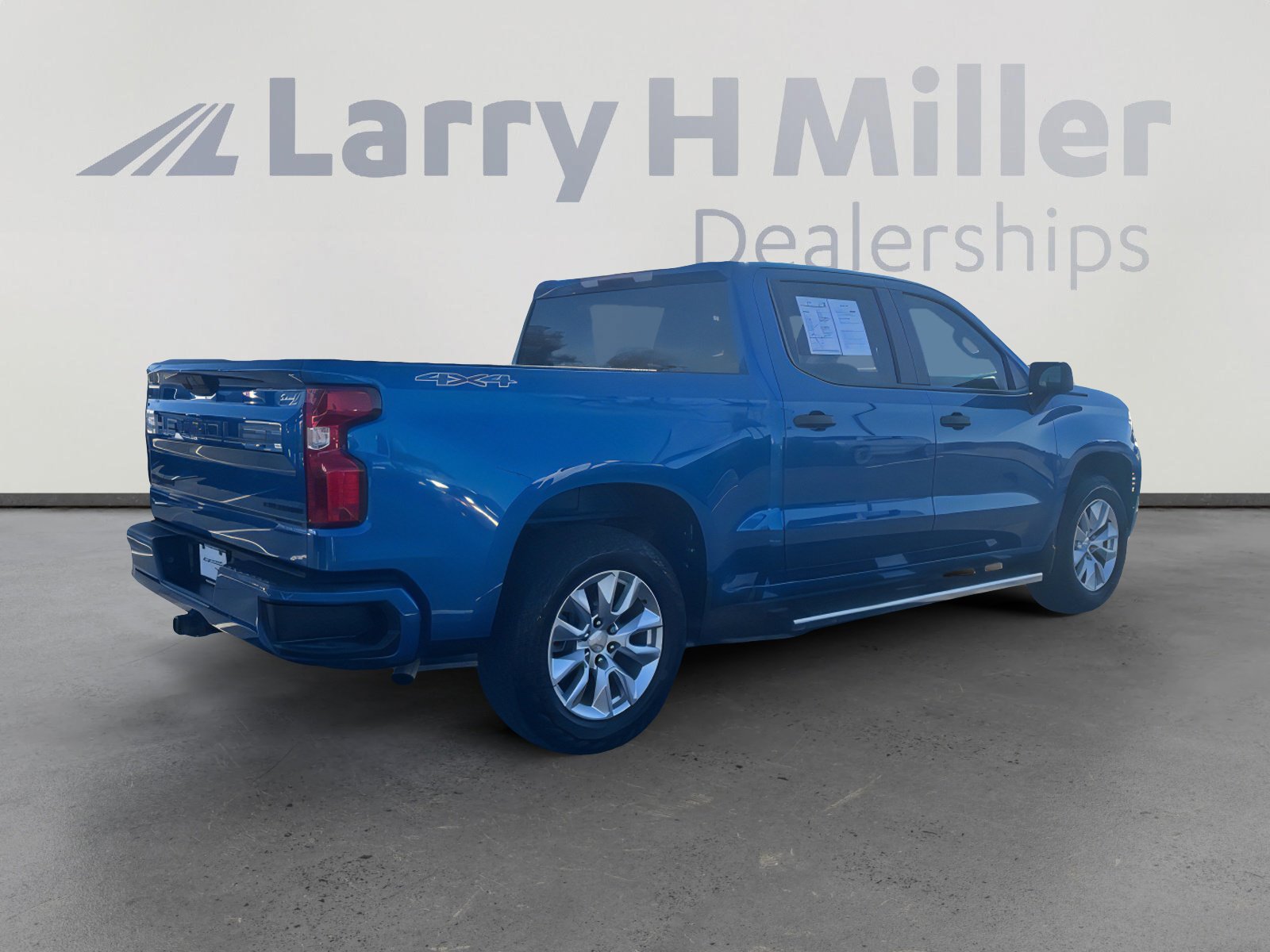 Used 2022 Chevrolet Silverado 1500 Custom w/ LPO, Dark Essentials Package image 5