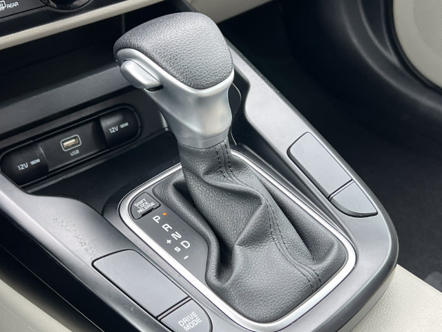Used 2025 Kia Soul LX w/ LX Technology Package FWD image 25
