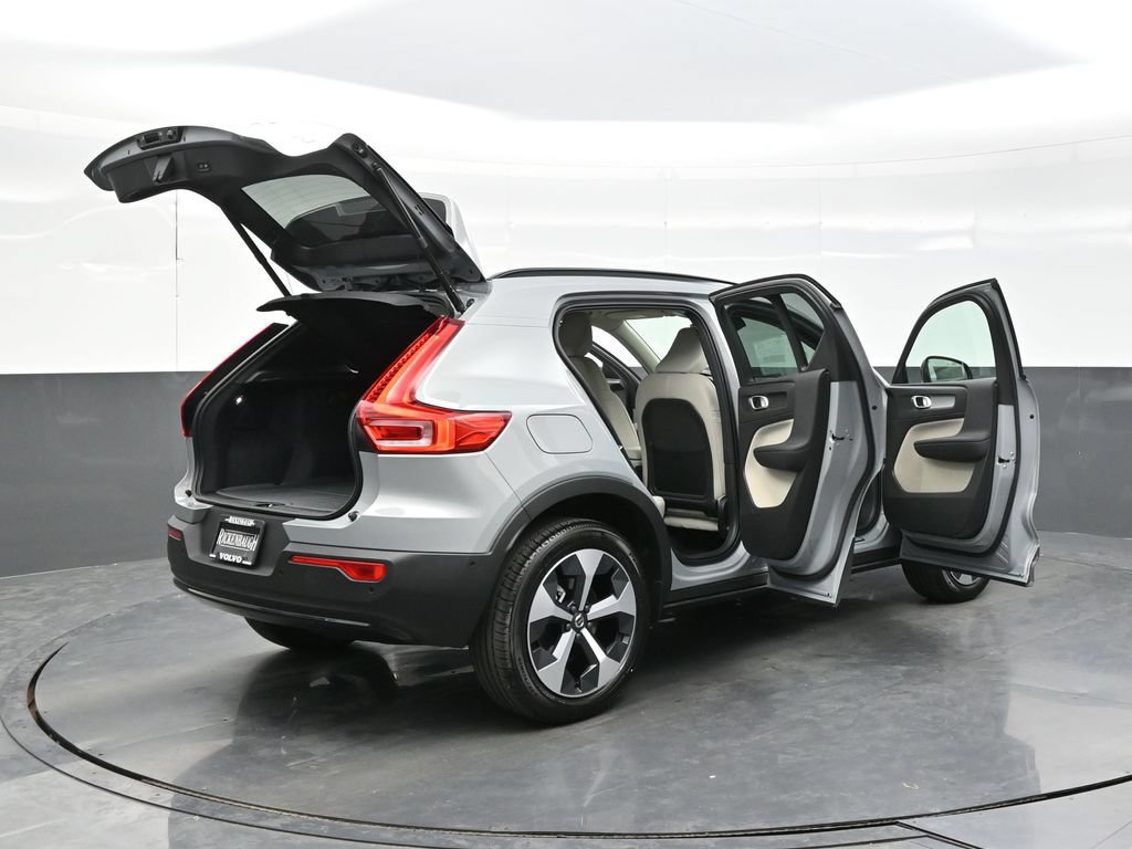 New 2026 Volvo XC40 B5 Plus w/ Protection Package Premier AWD/4WD image 44