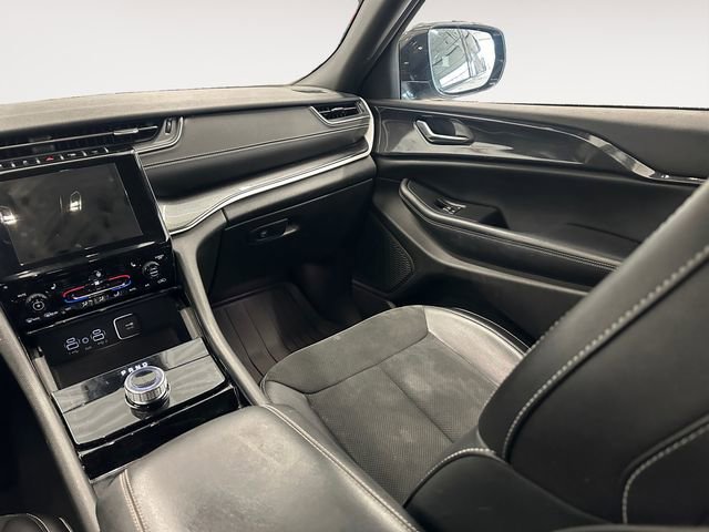 Used 2023 Jeep Grand Cherokee L Laredo image 11
