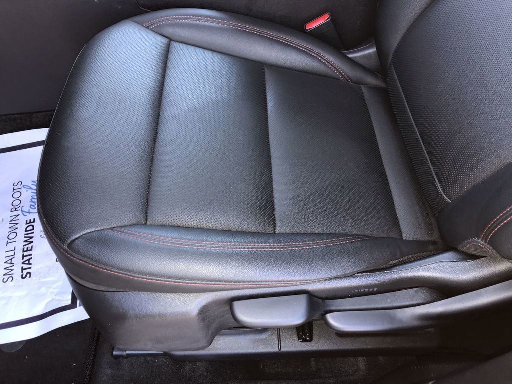 Used 2025 Chevrolet Trax RS w/ Sunroof Package image 12