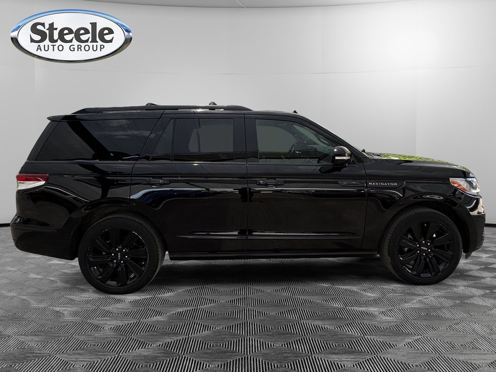 Used 2023 Lincoln Navigator Reserve AWD/4WD image 6