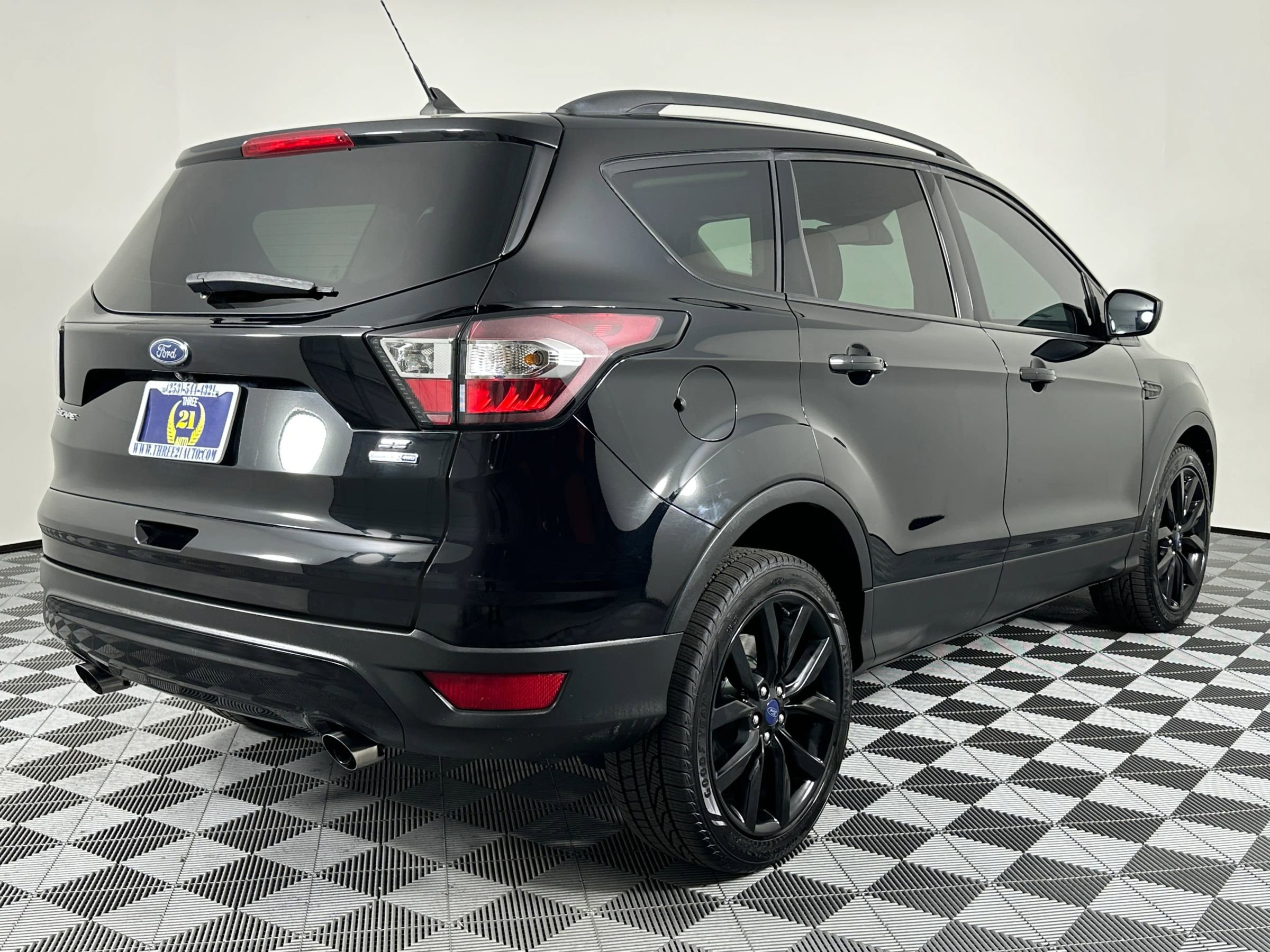 Used 2018 Ford Escape SE w/ Ford Safe & Smart Package AWD/4WD image 8
