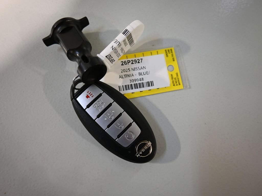 Used 2025 Nissan Altima 2.5 SV image 11