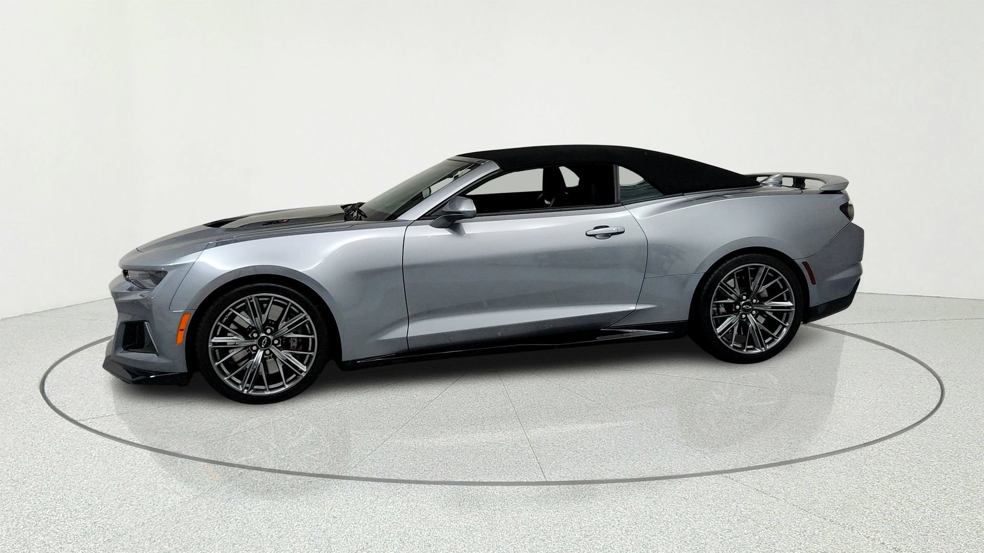 Used 2022 Chevrolet Camaro ZL1 RWD image 2