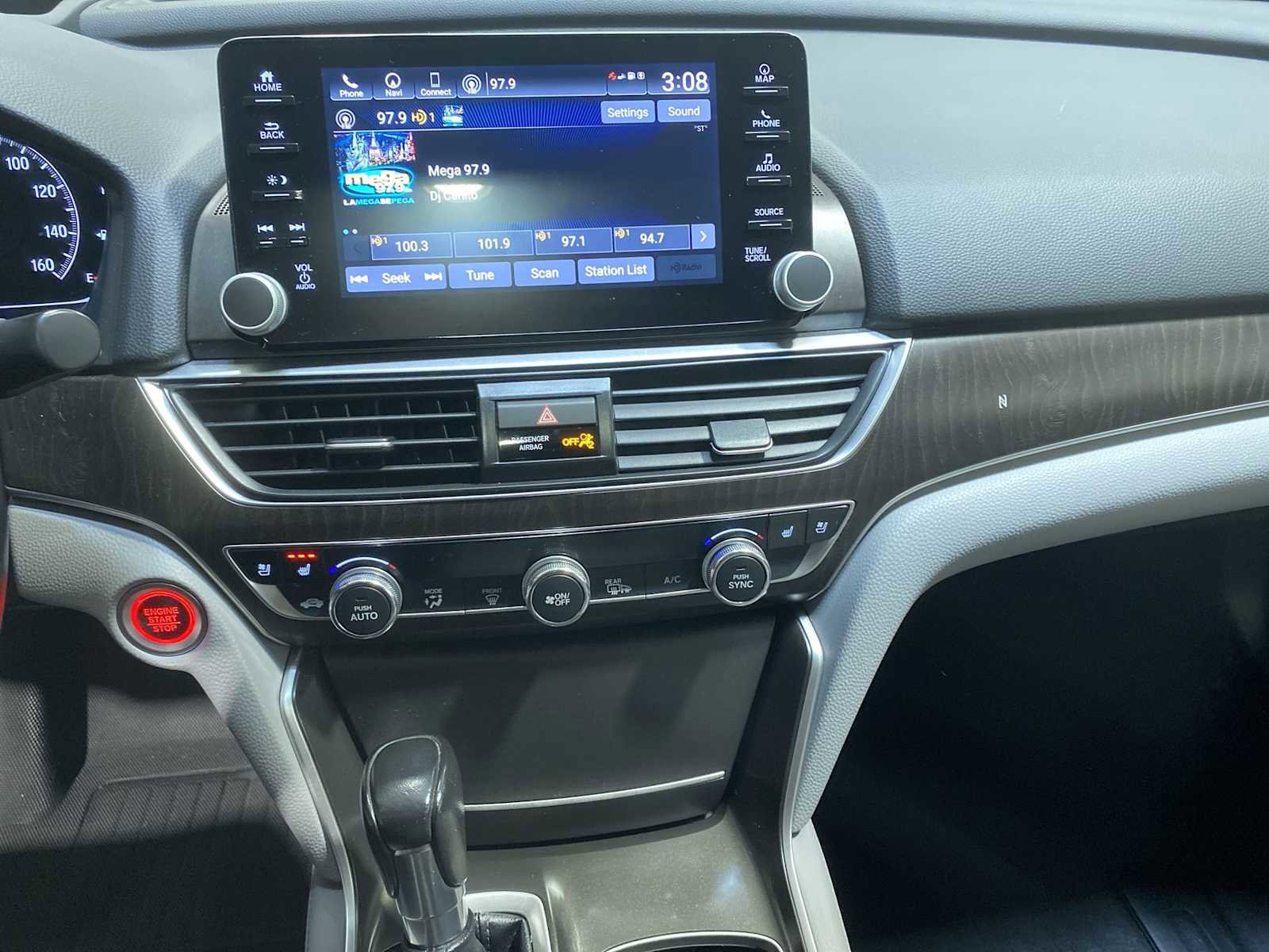 Used 2018 Honda Accord Touring image 16