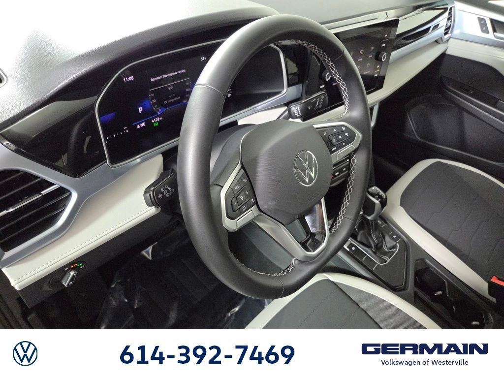 Used 2025 Volkswagen Taos SE image 13