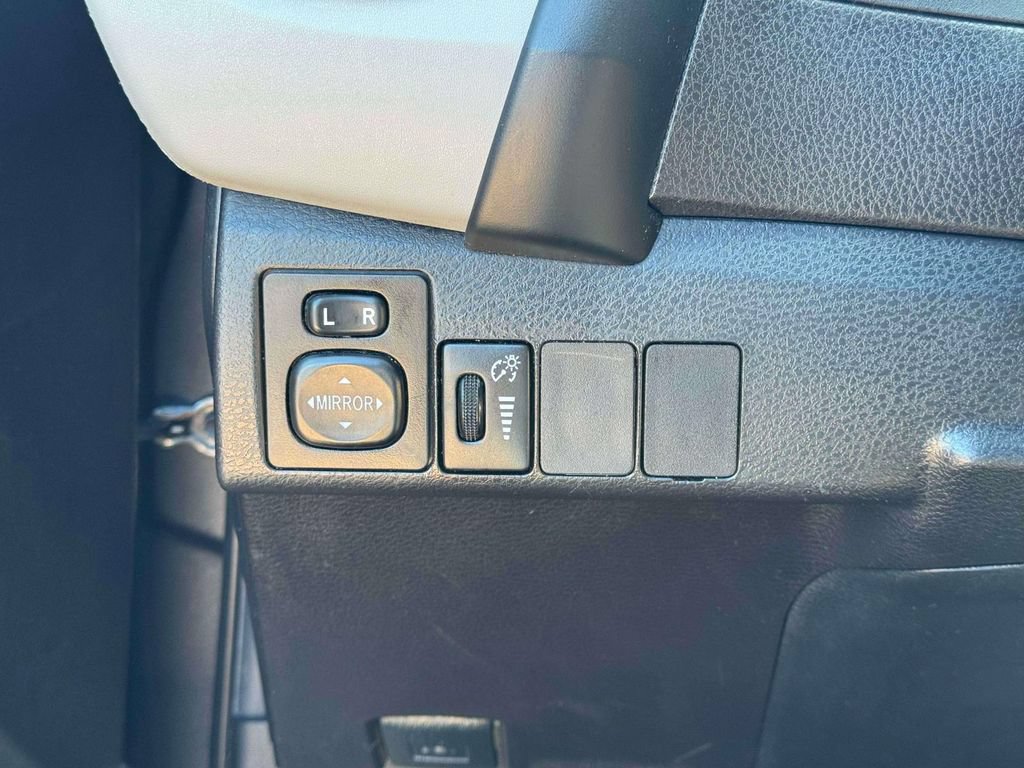 Used 2018 Toyota Corolla LE FWD image 21