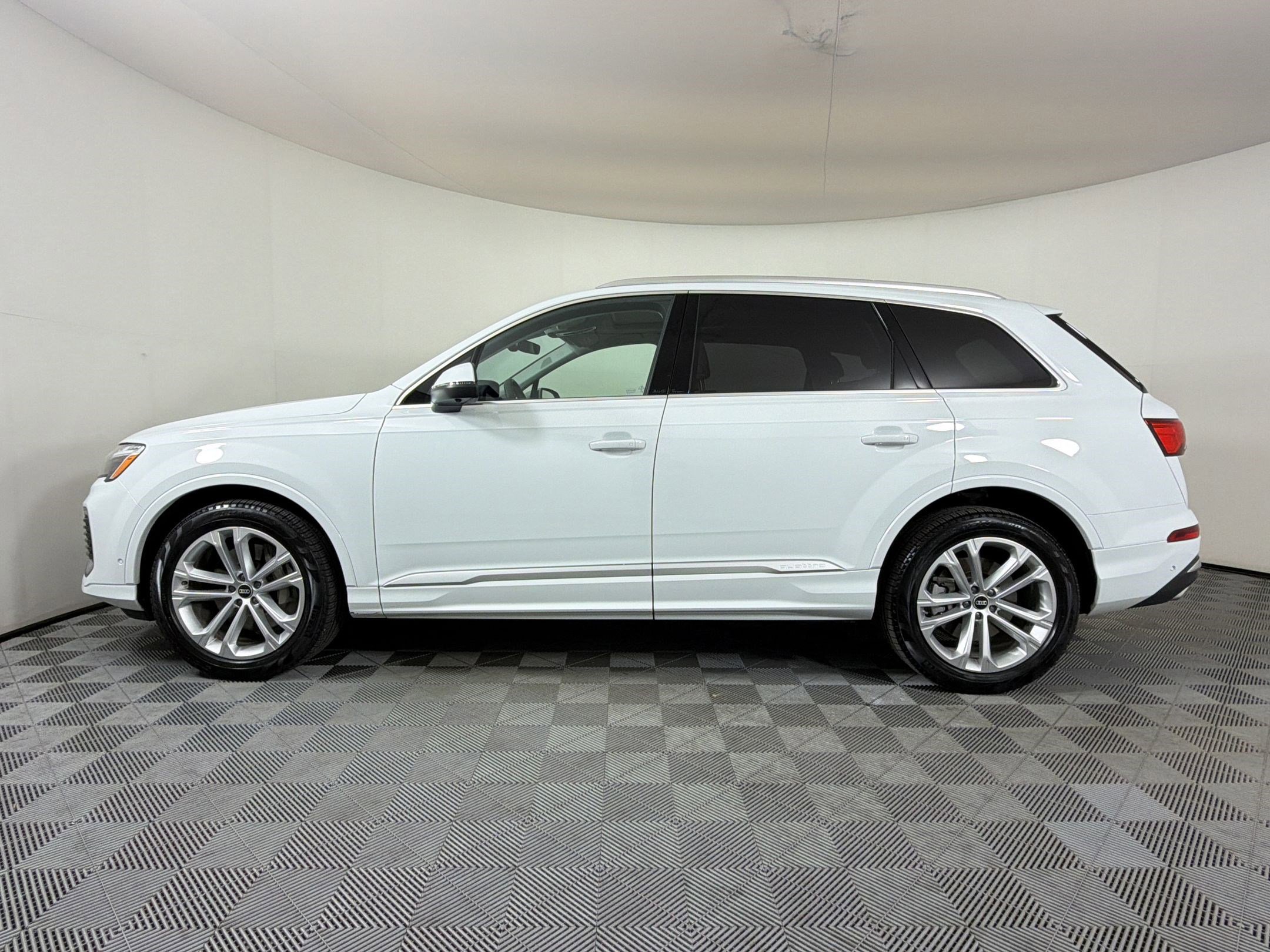 Used 2025 Audi Q7 3.0T Prestige AWD/4WD image 2