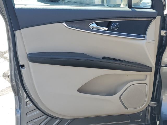 Used 2016 Lincoln MKX Reserve w/ Driver Assistance Package AWD/4WD image 8