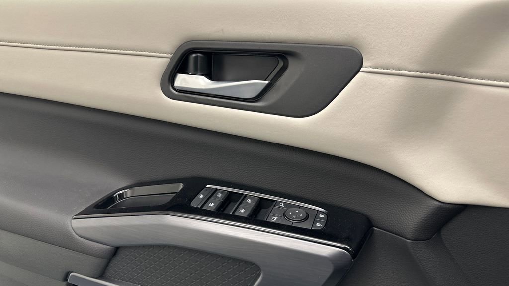 New 2026 Nissan Pathfinder SL AWD/4WD image 15