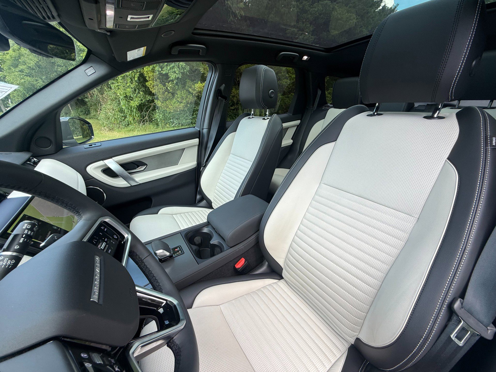 Used 2024 Land Rover Discovery Sport Dynamic SE image 11