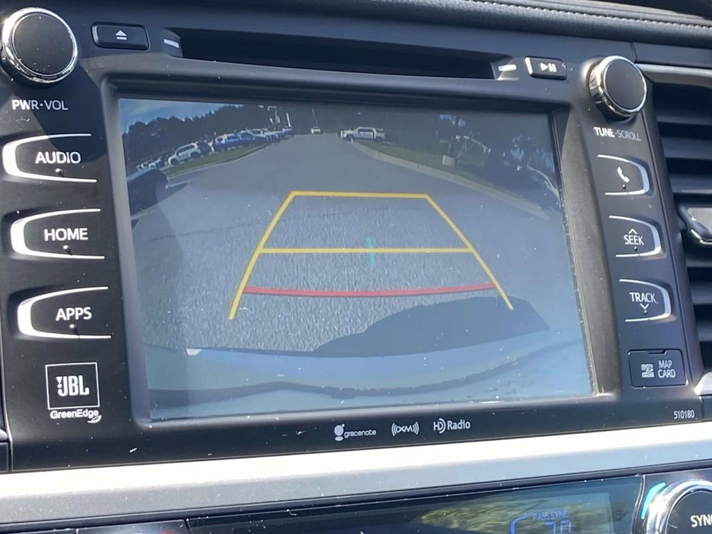 Used 2018 Toyota Highlander Limited FWD image 28