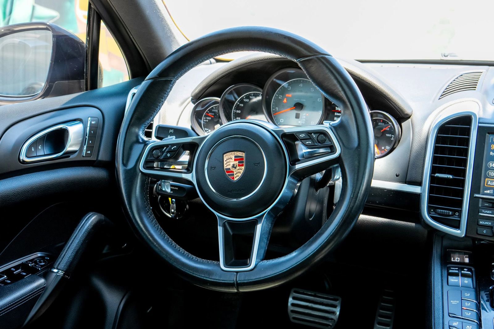 Used 2015 Porsche Cayenne S AWD/4WD image 24
