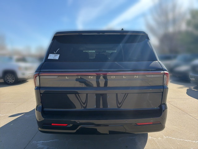 New 2026 Lincoln Navigator Reserve w/ Jet Appearance Package AWD/4WD image 7