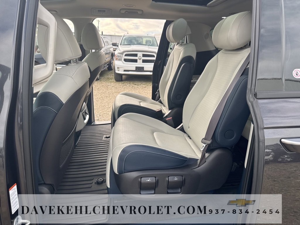 Used 2025 Kia Carnival SX Prestige image 22