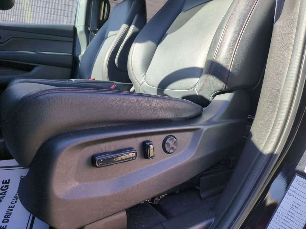 Used 2025 Honda Odyssey Sport-L image 11