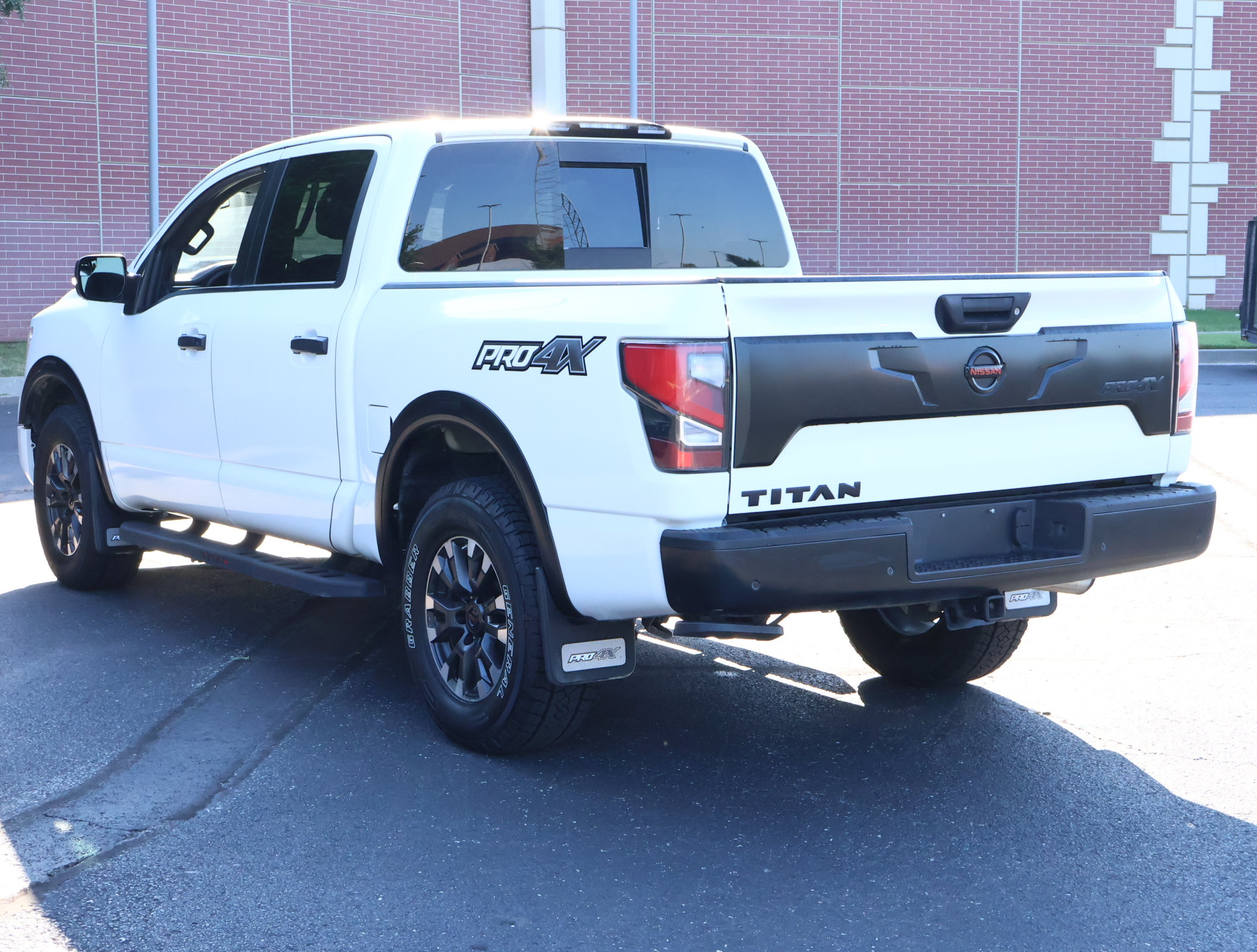 Used 2021 Nissan Titan PRO-4X w/ Pro-4x Convenience Package AWD/4WD image 6