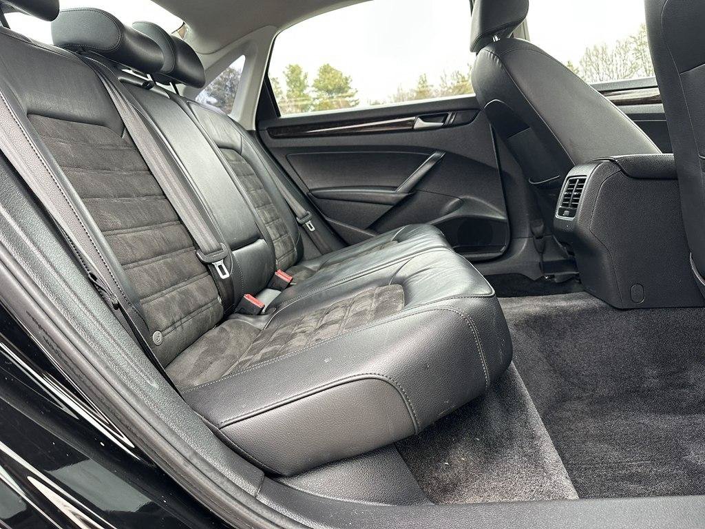 Used 2015 Volkswagen Passat 1.8T SEL Premium FWD image 29