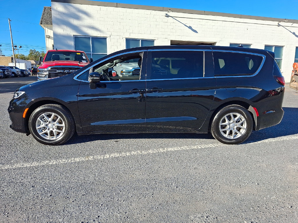 Certified 2026 Chrysler Pacifica Select FWD image 9