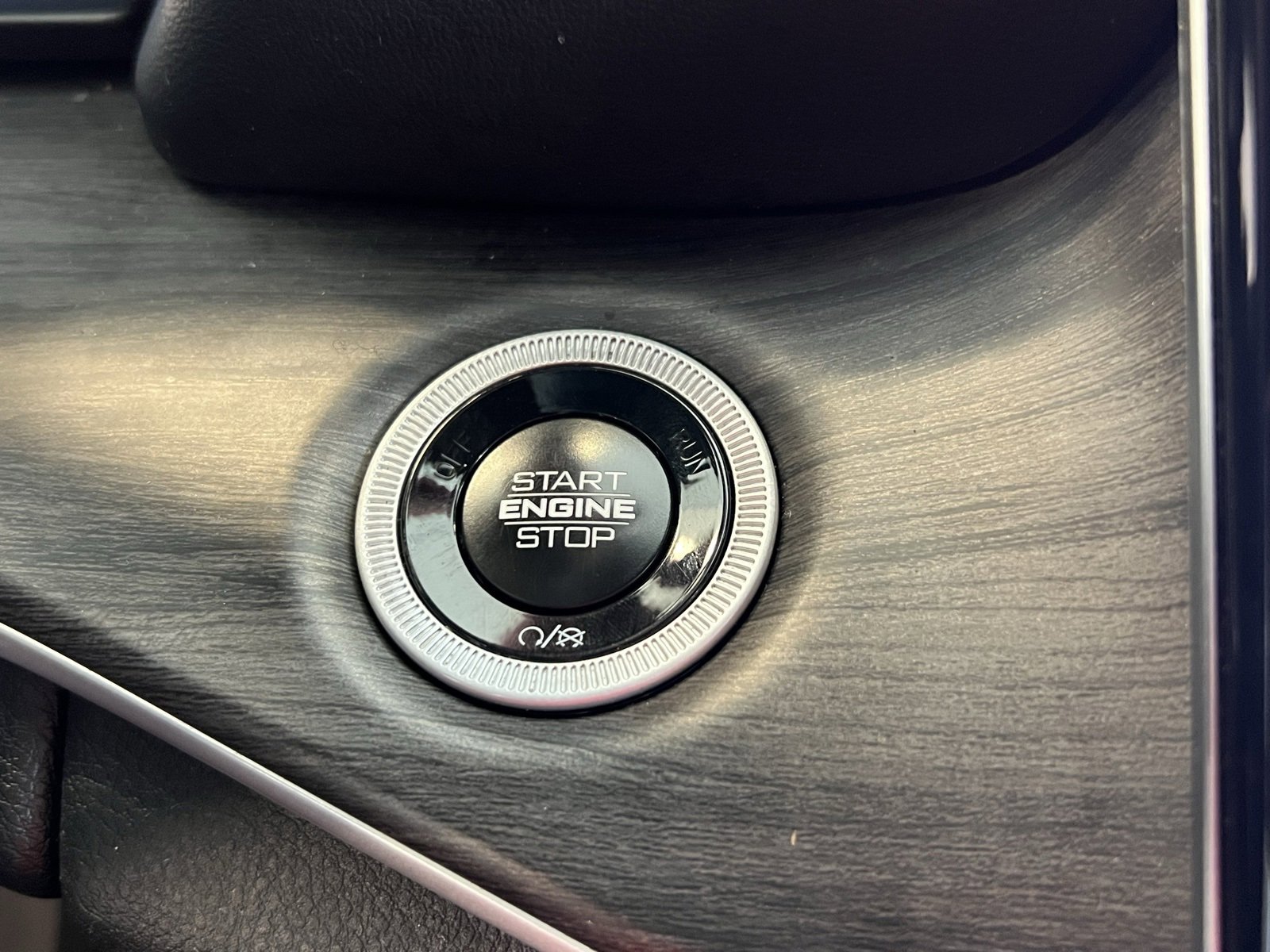 Used 2024 Jeep Grand Cherokee L Limited w/ Black Appearance Package image 25