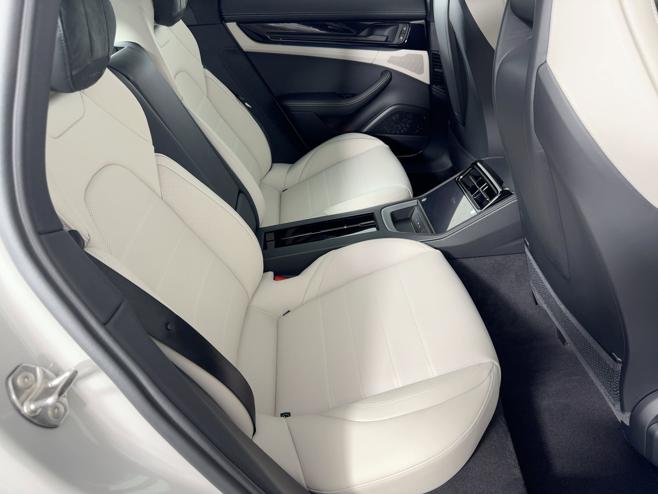 New 2026 Porsche Panamera image 29