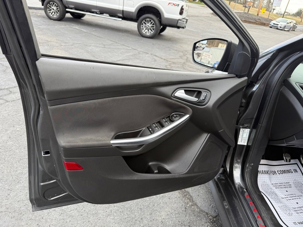 Used 2017 Ford Focus ST image 34