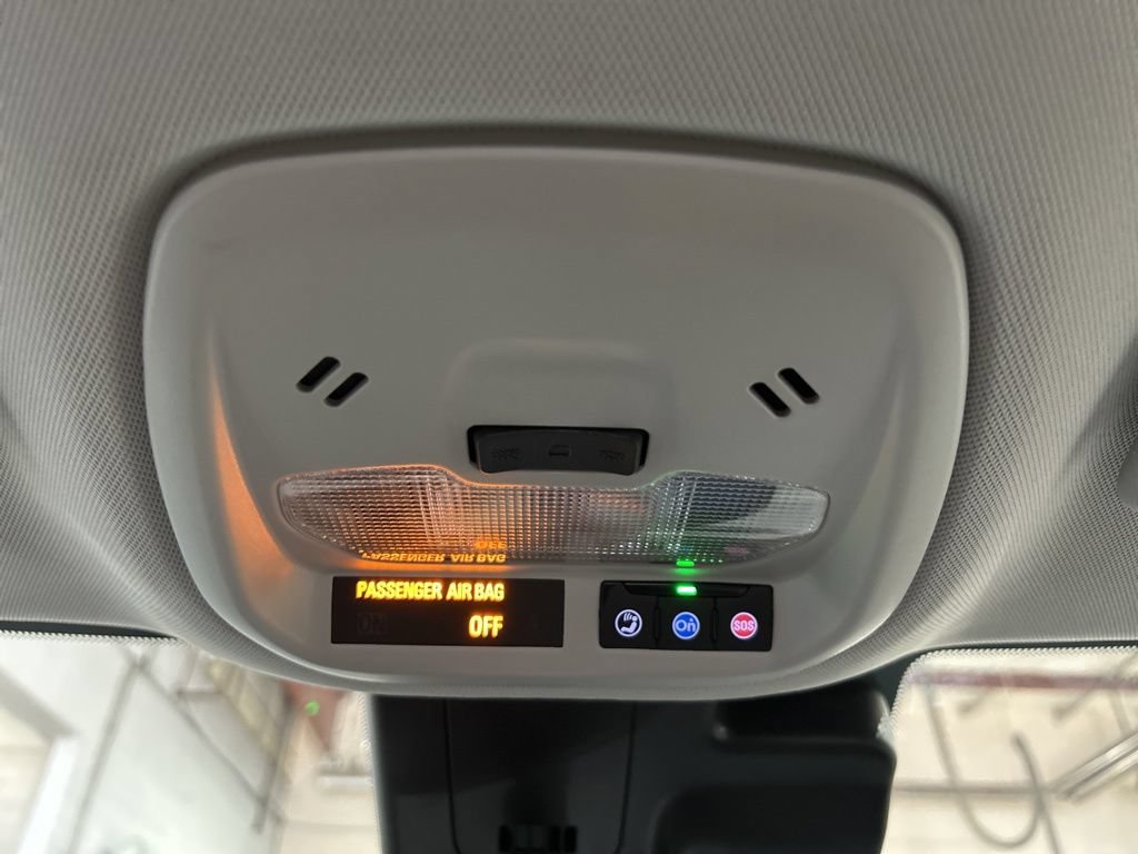 Used 2025 Chevrolet Trax LT FWD image 28