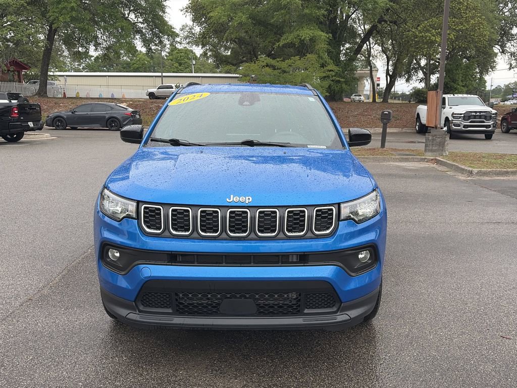 Used 2024 Jeep Compass Latitude AWD/4WD image 10