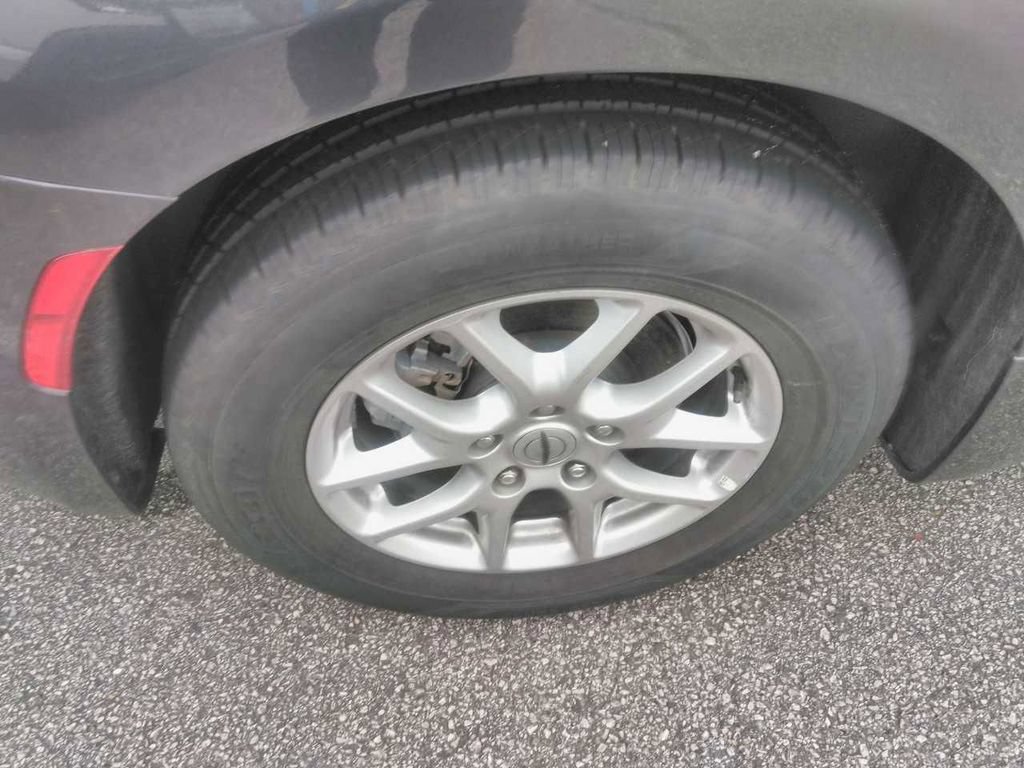 Used 2023 Chrysler Voyager LX FWD image 4