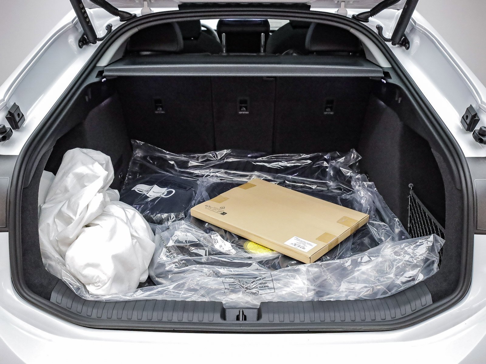 New 2025 Audi A6 e-tron Premium Plus image 28