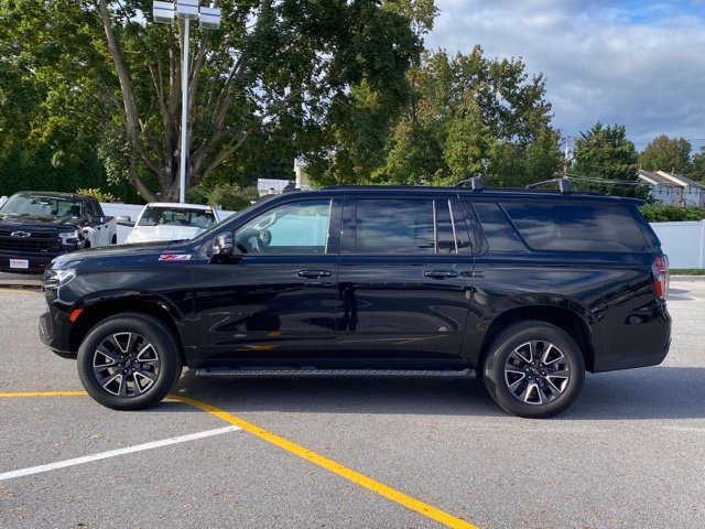 Used 2023 Chevrolet Suburban Z71 w/ Luxury Package AWD/4WD image 2