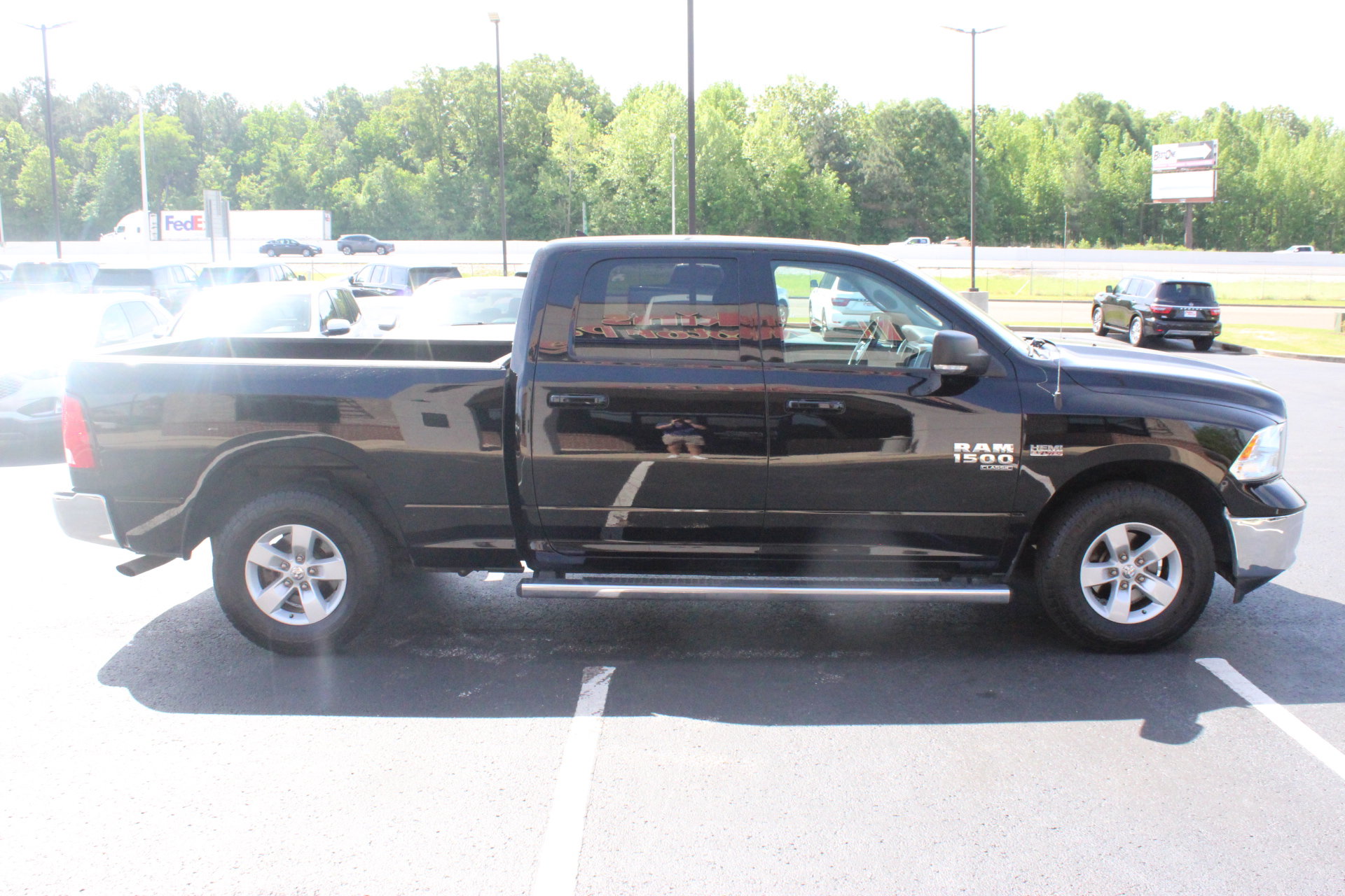 Used 2020 RAM 1500 Classic SLT w/ Luxury Group RWD image 5