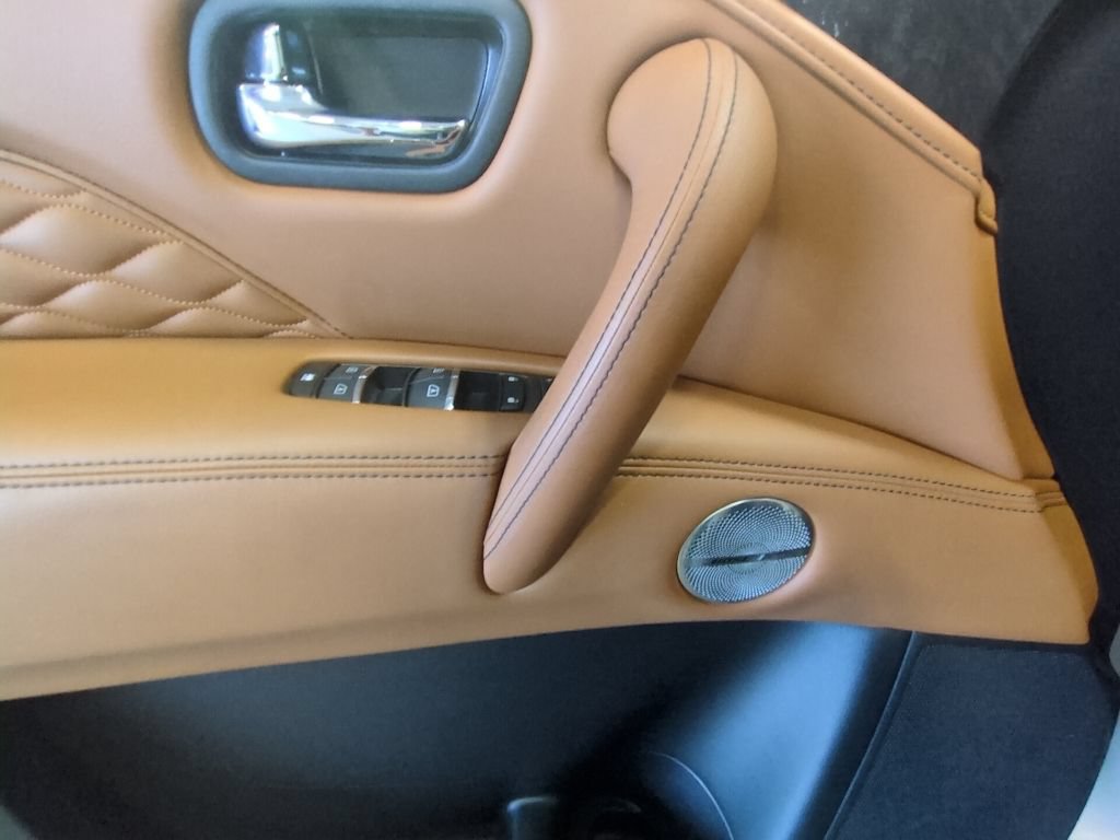 Used 2023 INFINITI QX80 Sensory w/ Cargo Package AWD/4WD image 11