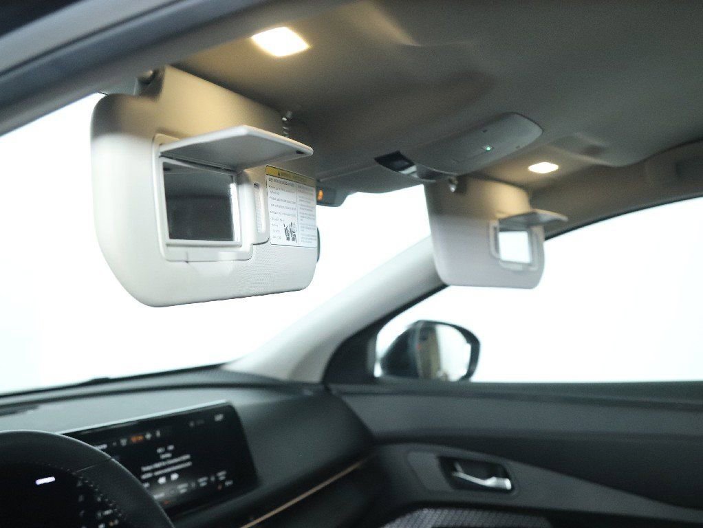 Used 2023 Nissan Ariya AWD image 19