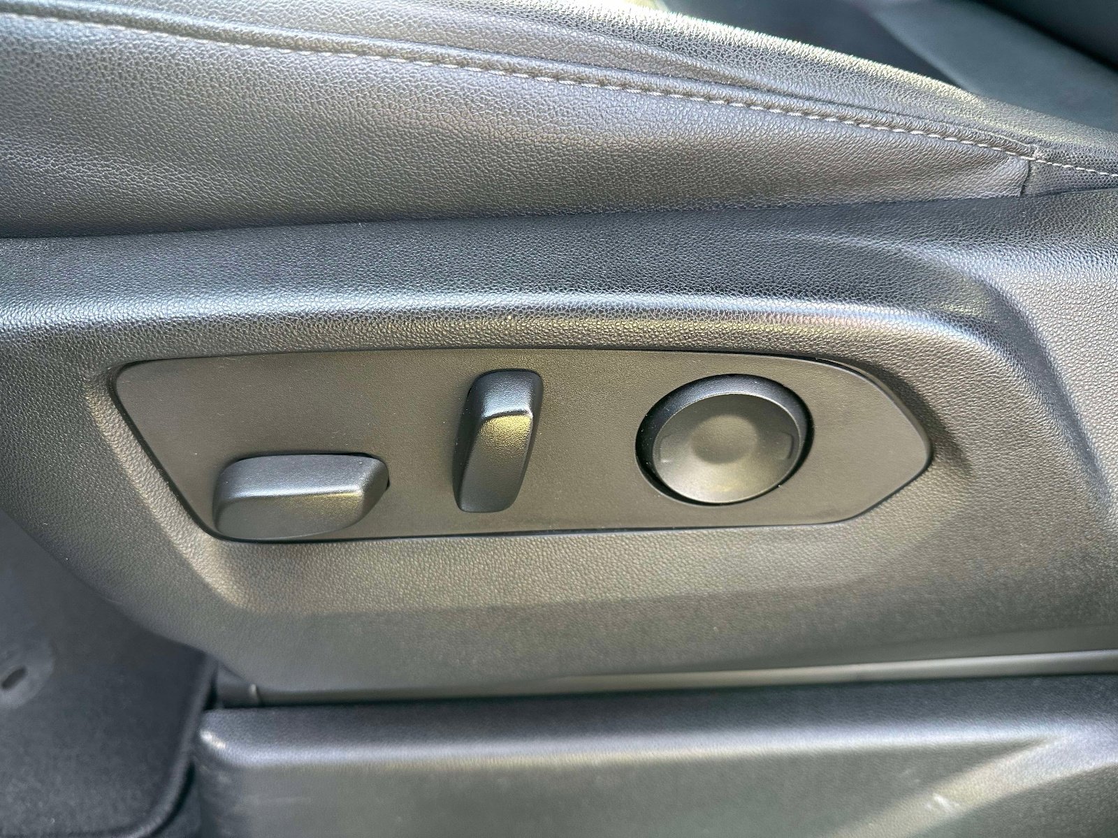 Used 2022 Chevrolet Tahoe Z71 w/ Luxury Package image 19