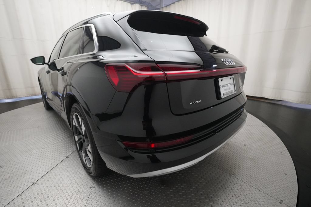 Used 2022 Audi e-tron Premium Plus w/ Premium Plus Package AWD/4WD image 35