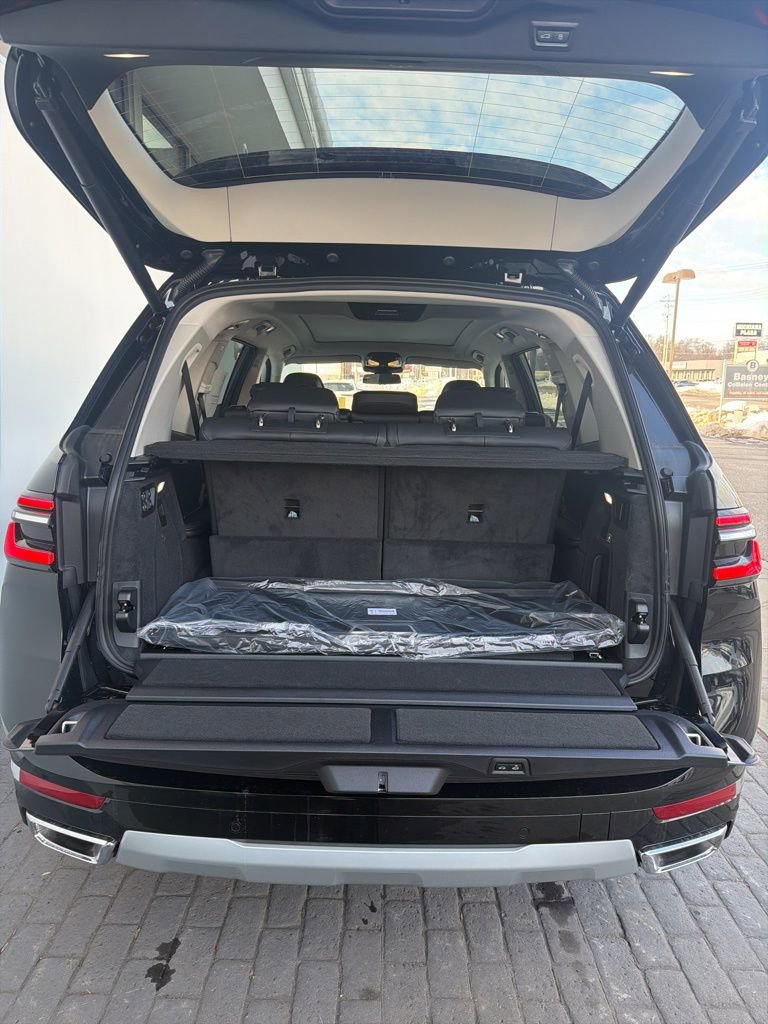 New 2026 BMW X7 xDrive40i w/ Premium Package image 9