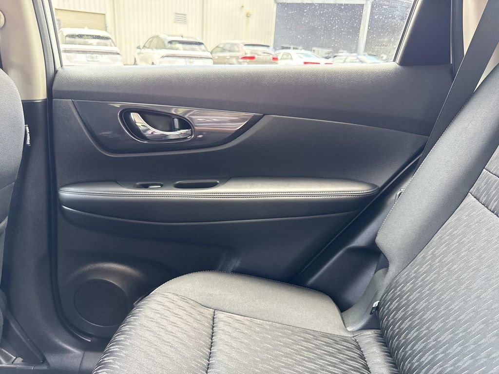 Used 2018 Nissan Rogue SV w/ Premium Package FWD image 15