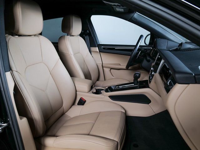 Certified 2025 Porsche Macan 2.0L I4 Turbo image 11