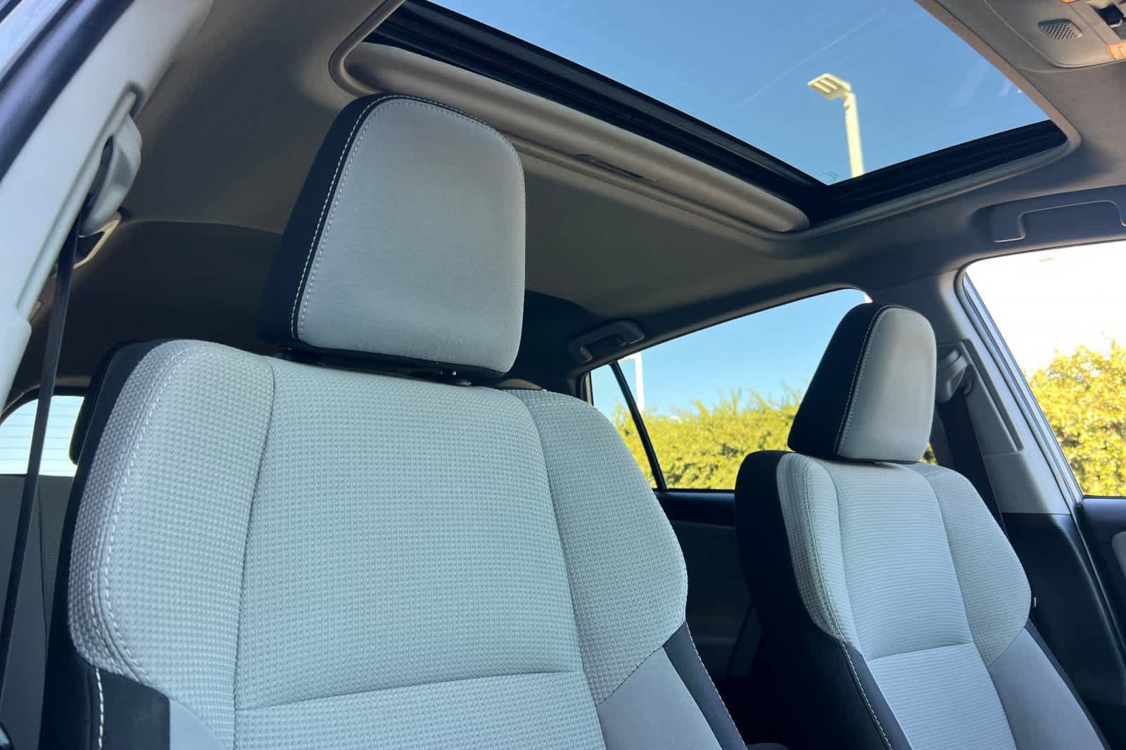 Used 2018 Toyota RAV4 XLE FWD image 19