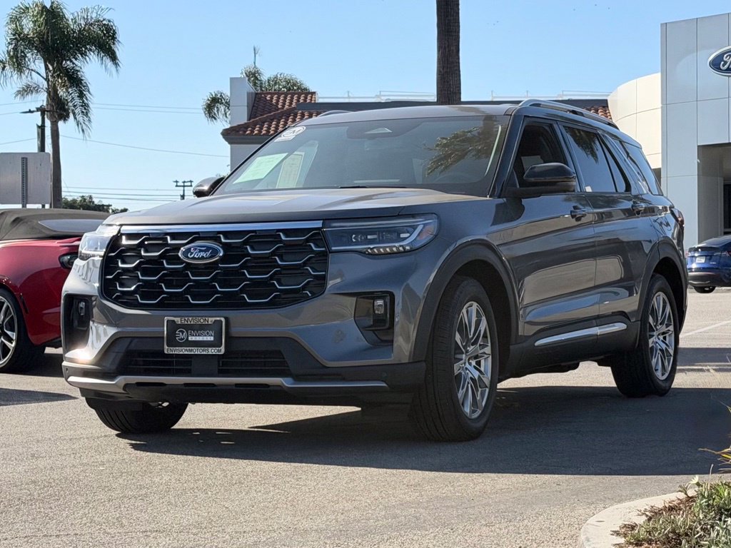 Used 2026 Ford Explorer Platinum RWD image 4
