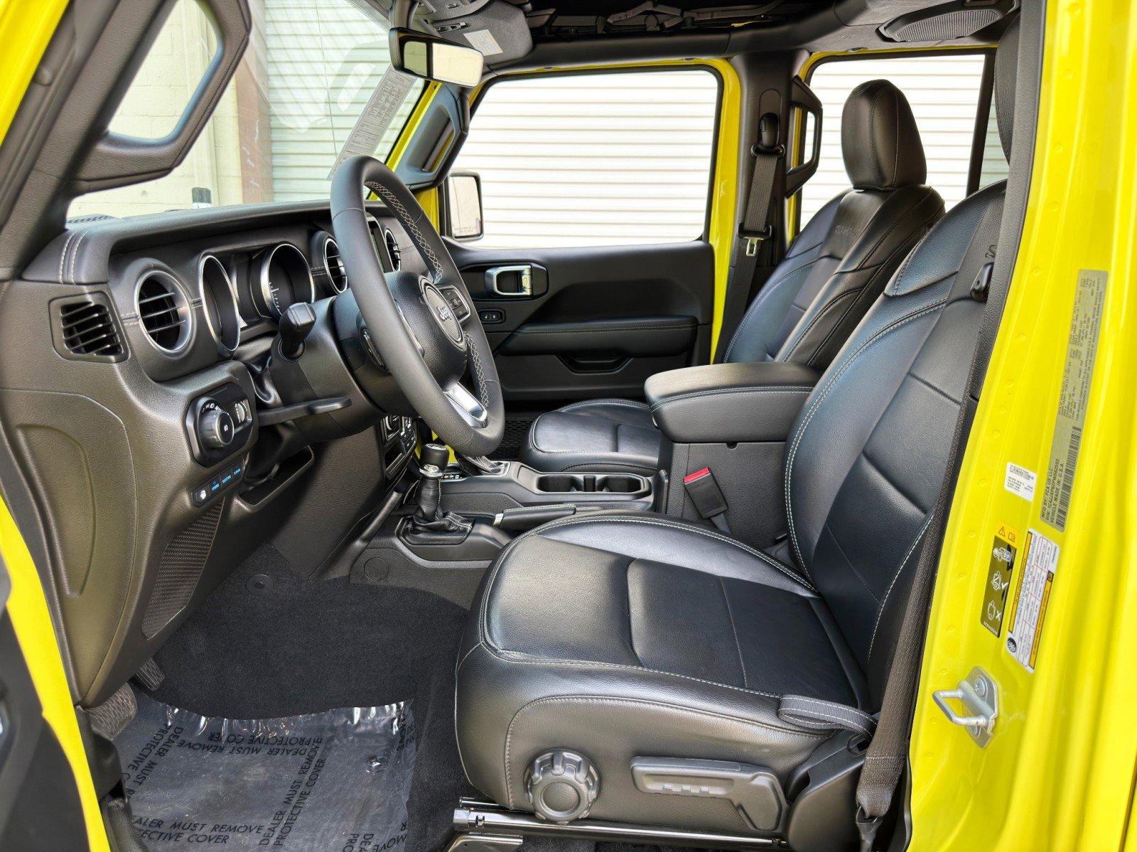 Used 2023 Jeep Wrangler Unlimited Sahara AWD/4WD image 15