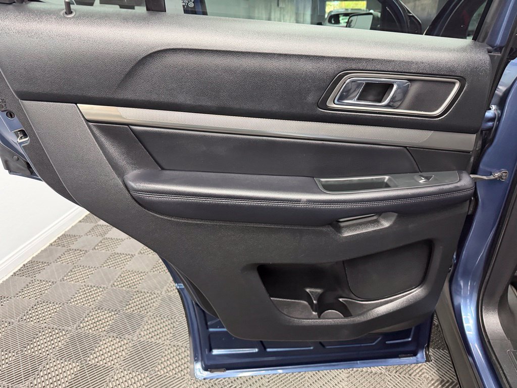 Used 2018 Ford Explorer XLT FWD image 41