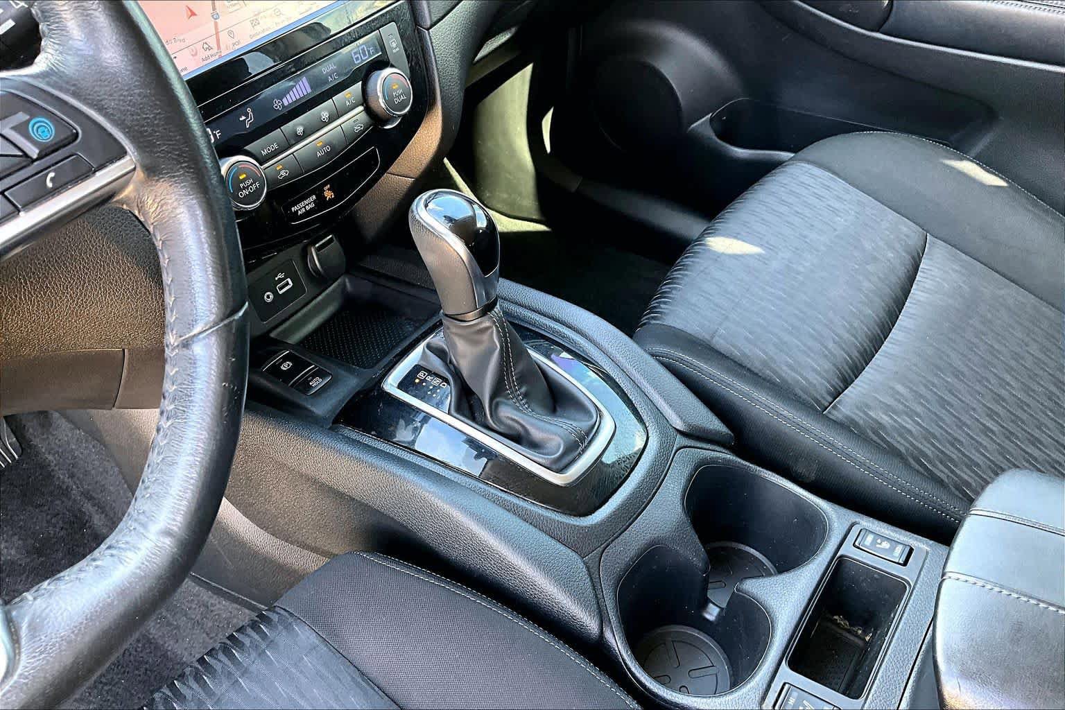 Used 2019 Nissan Rogue SV w/ Premium Package FWD image 17