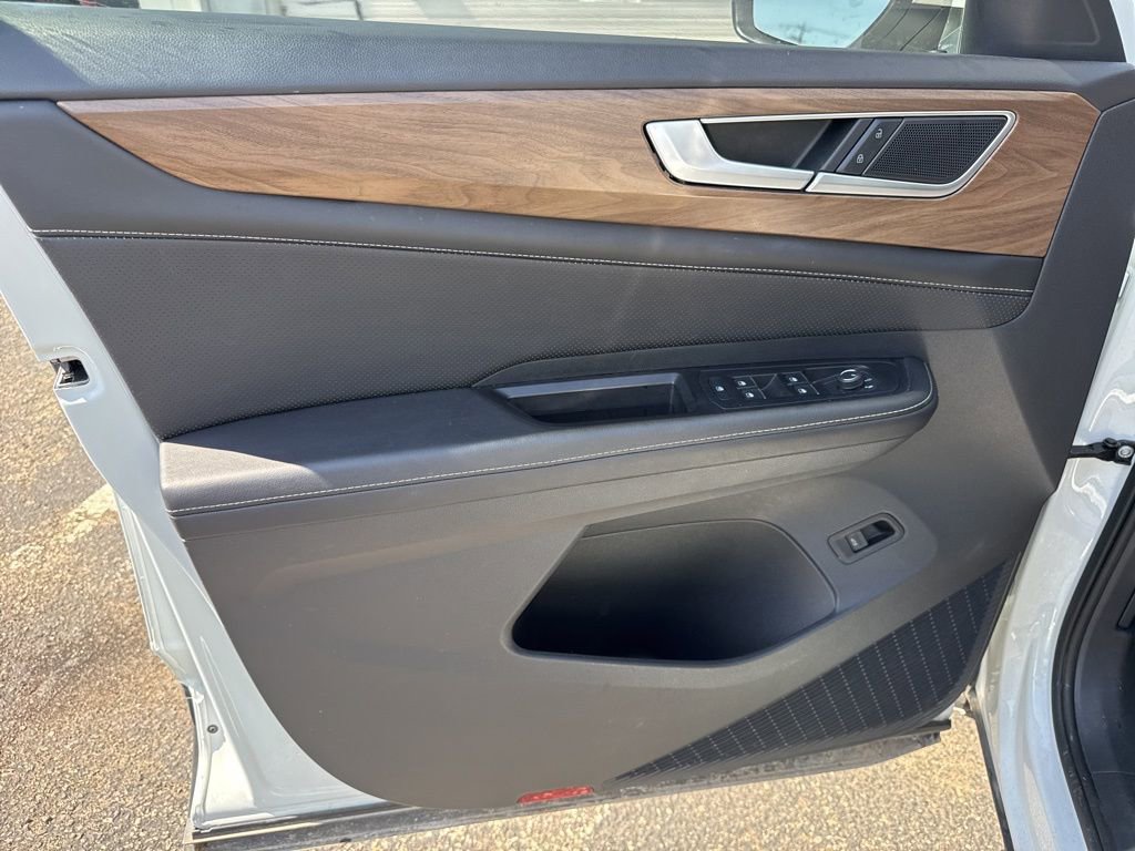 Used 2025 Volkswagen Atlas SE image 13